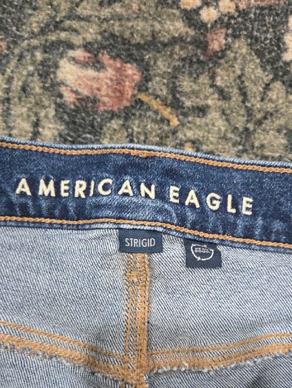 AE High Rise Relaxed Shorts - Picture 2 of 5